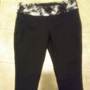 Capri Leggings Size Large